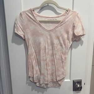 Abercrombie & Fitch Women's Light Pink V-Neck Tee